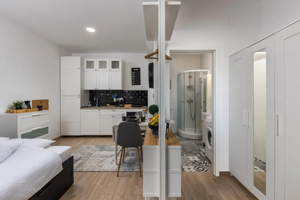 Agostini - Self Check-In Studios - Free Gated Parking On Site Rijeka 0*,  Croatia