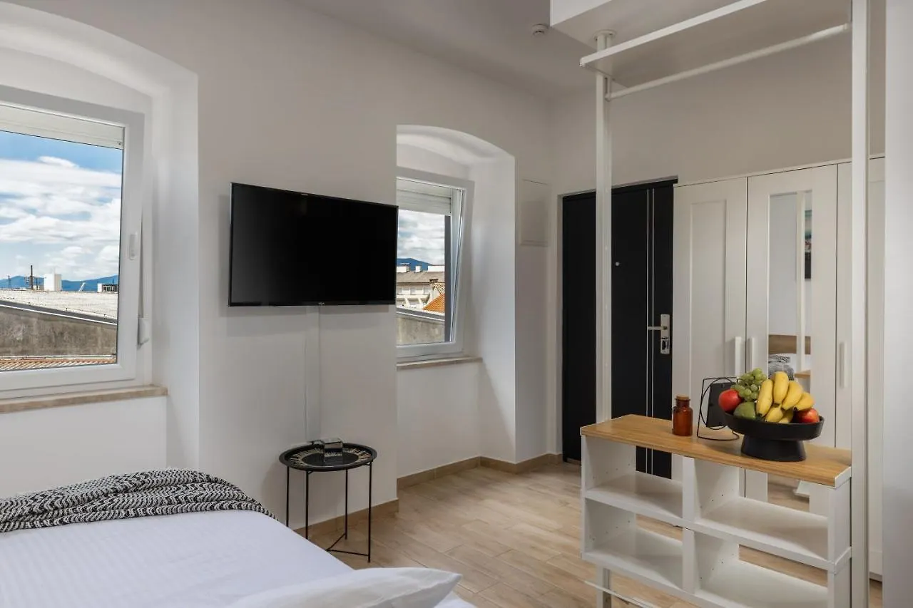 Agostini - Self Check-In Studios - Free Gated Parking On Site Rijeka Apartment