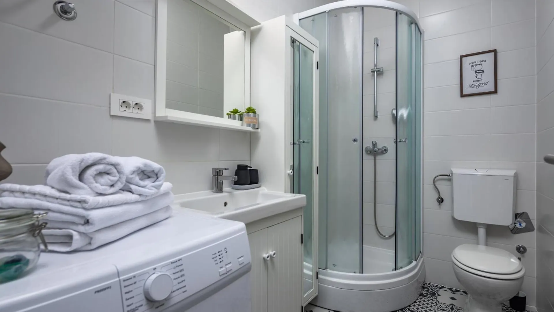 Agostini - Self Check-In Studios - Free Gated Parking On Site Rijeka Croatia