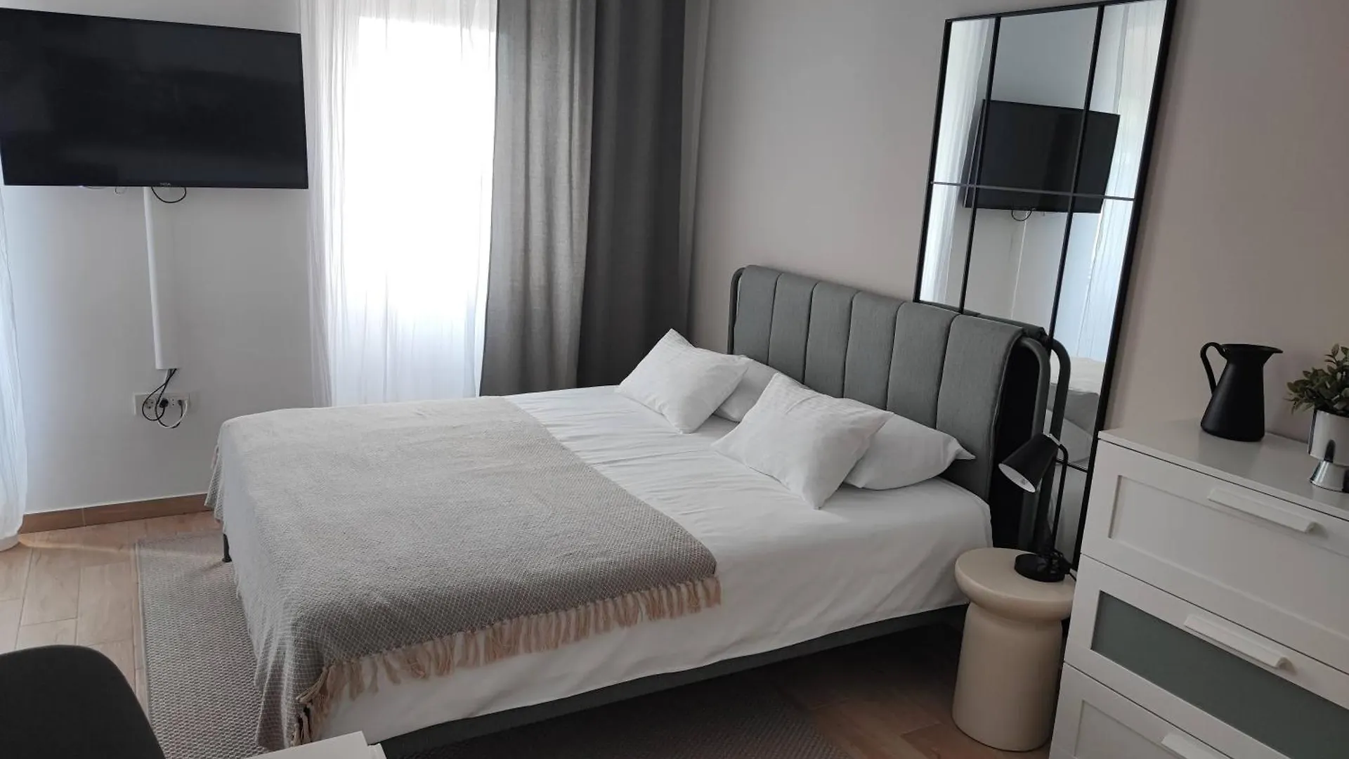 Agostini - Self Check-In Studios - Free Gated Parking On Site Rijeka Apartment